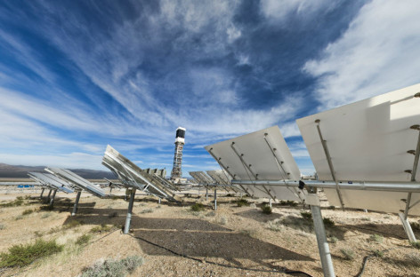 Tham quan nhà máy năng lượng mặt trời trên cát tại California