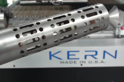 Khắc họa tiết trên kim loại bằng máy cắt laser C02