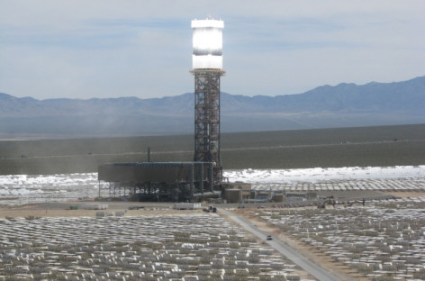 Nhà máy điện năng lượng mặt trời lớn nhất thế giới phát điện lần đầu tiên