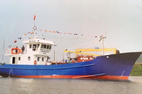 Bàn giao tàu cá vỏ thép lưới rê số 1