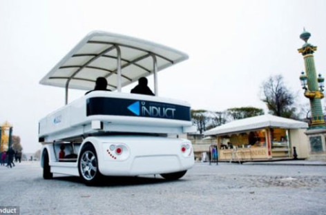 Ra mắt ô tô tự lái thương mại đầu tiên trên thế giới