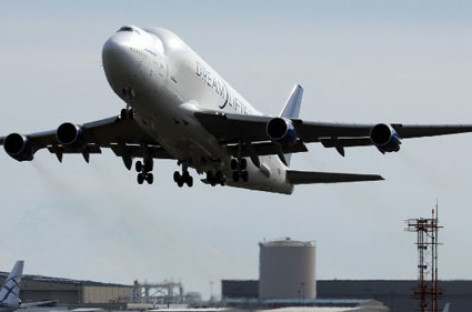 Cận cảnh xưởng chế tạo máy bay lớn nhất thế giới