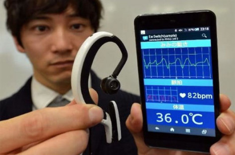 Nhật thử nghiệm máy tính đeo tai