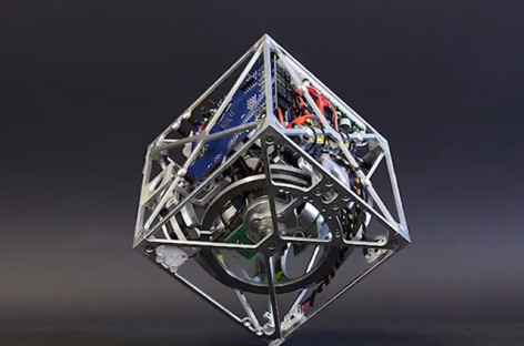 Công nghệ giúp khối Cubli tự cân bằng