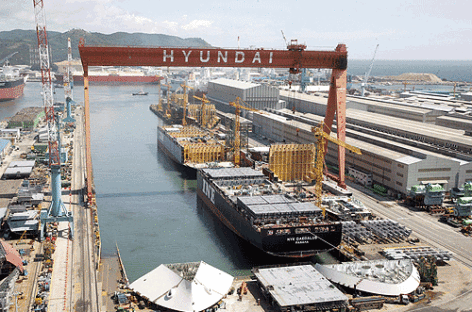 Gia công hàn tại nhà máy đóng tàu Hyundai