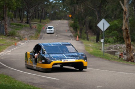 Xe năng lượng mặt trời của sinh viên Úc sắp được phép chạy trên đường