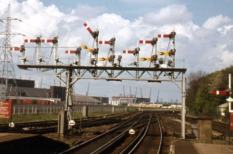 Kỹ thuật mạng lưới đường sắt Anh (số 3) – Hệ thống tín hiệu