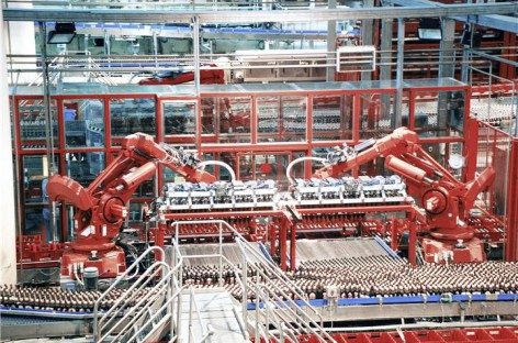 Dây chuyền sản xuất tự động với cánh tay robot của ABB