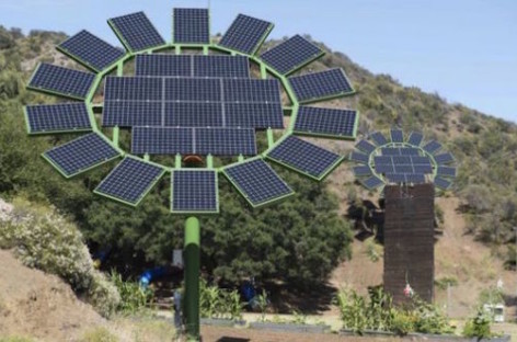 Hệ thống năng lượng mặt trời tự động quay