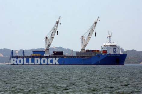 Tàu ngầm Kilo 185 cập cảng Cam Ranh