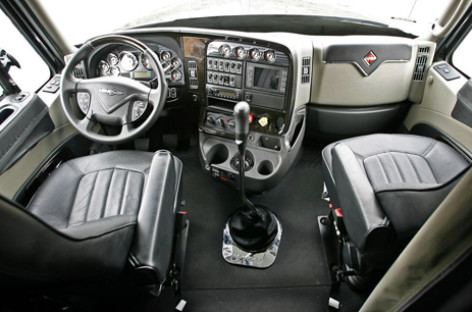 Điều khiển hộp số sàn 18 cấp như thế nào?