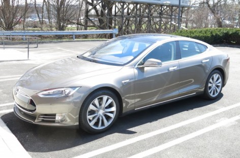 Tesla cho ra mắt mẫu xe Model S 70D