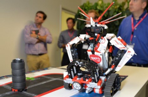 [Tiêu điểm tại CeBIT 2016] Một đội ngũ vĩ đại – những chuyên gia về robot và ngành công nghiệp 4.0