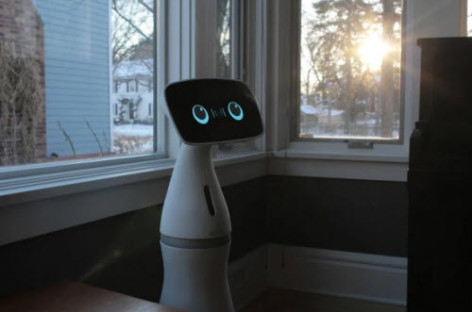 Robot thông minh giúp trông nhà
