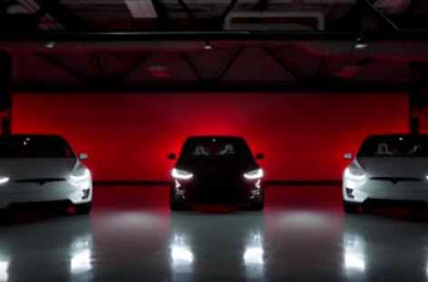 Tesla ra mắt Model 3: Chiếc ô tô điện có giá rẻ nhất