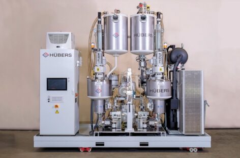 Sản xuất sản phẩm composite theo công nghệ hút chân không của HÜBERS