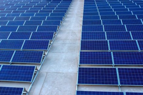 Israel đang thử nghiệm các tấm năng lượng mặt trời nổi chạy bằng AI để tạo ra năng lượng sạch