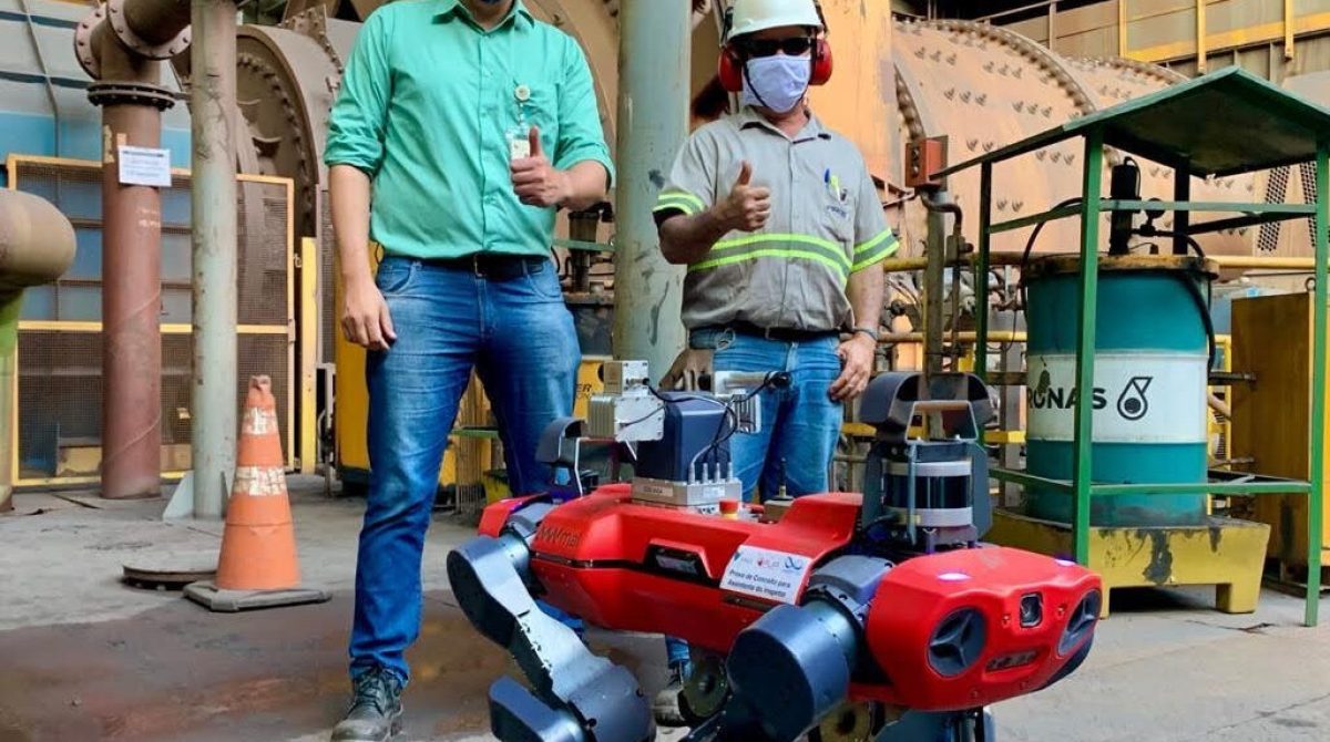 Robot ANYmal làm việc cùng với công nhân khai thác mỏ của công ty Vale