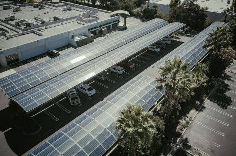 Startup thuê mái nhà lắp đặt tấm pin mặt trời và bán điện giá rẻ cho chính chủ nhà
