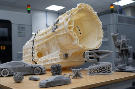 Công ty Bentley Motors kỷ niệm 25 năm năng lực công nghệ sản xuất chồng lớp