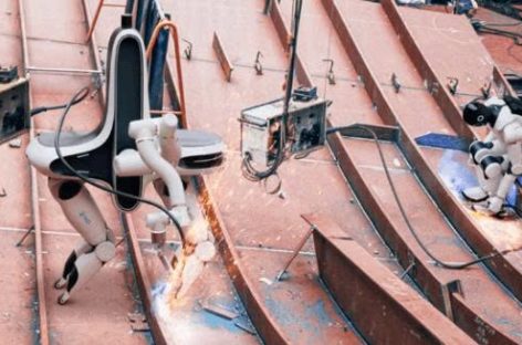 Tập đoàn HD Hyundai thử nghiệm robot hàn có hình dạng giống con người tại một nhà máy đóng tàu