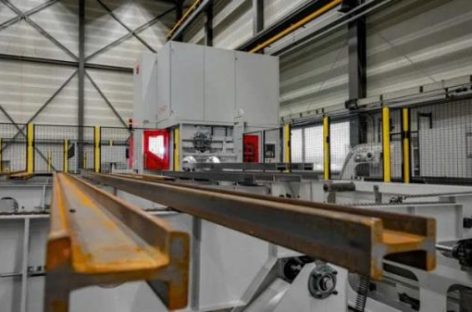 [Video] Máy gia công CNC mới của Công ty Unisign: được thiết kế để sản xuất khung nâng một cách hiệu quả