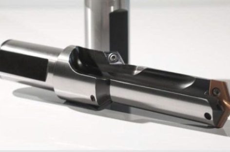 Đầu khoan và vát mép giúp loại bỏ các thao tác phụ