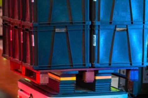 Robot AMR nhỏ gọn được điều khiển bởi công nghệ trí tuệ nhân tạo, có tải trọng đến 1.500 kg