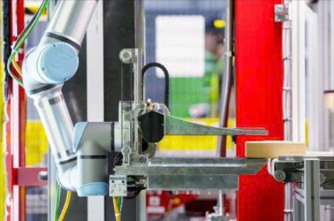 Sự chuyển đổi từ mô hình sản xuất truyền thống sang mô hình nhà máy tự động hóa hoàn toàn