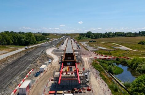 [Video] Công ty HS2 đưa cầu cạn vào đúng vị trí bằng công nghệ Teflon