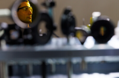 Bước tiến mới trong công nghệ tính toán quang học: chế tạo thành công công tắc đơn photon