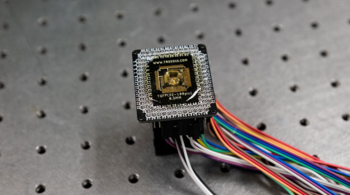 Bóng bán dẫn mới giúp nâng cao khả năng cảm biến trong môi trường chất lỏng