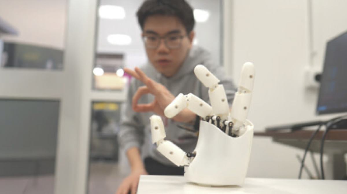 [Video] Vòng đeo tay siêu âm: bước đột phá trong điều khiển robot chính xác