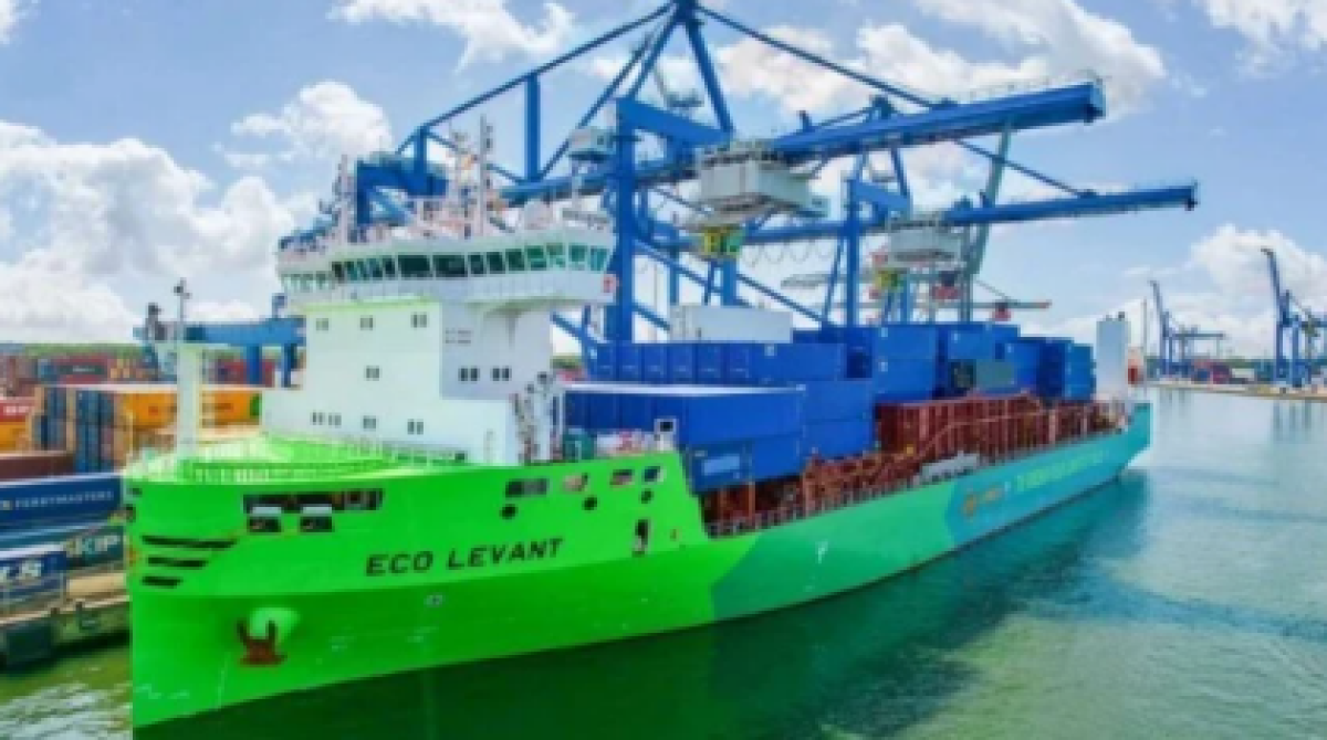 Cảng Rotterdam đã diễn ra hoạt động cấp nhiên liệu bằng hỗn hợp ethanol-methanol đầu tiên trên thế giới