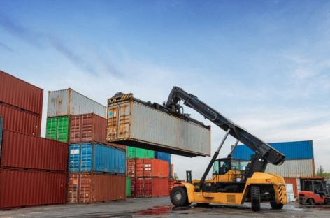 Vận chuyển hàng hóa bằng container tác động đến thương mại toàn cầu như thế nào?