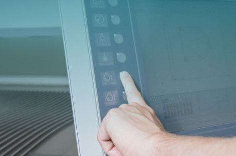 Vì sao áp suất giữ vai trò quan trọng trong gia công cắt bằng tia nước có hạt mài